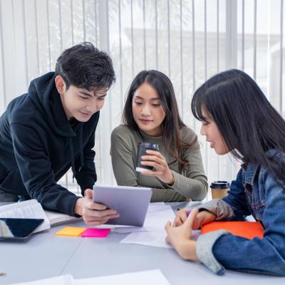 Como equilibrar trabalho e estudos sem perder o ritmo