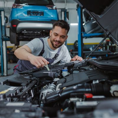 O que faz um mecânico automotivo?
