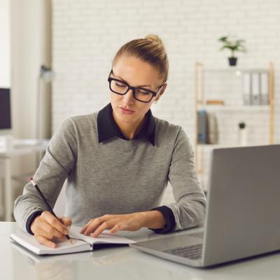 Aprenda sem custos: Formações gratuitas imperdíveis